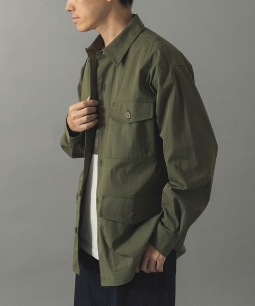 ITEMS URBANRESEARCH（アイテムズ アーバンリサーチ）の「4-pocket ツイルフィールドシャツジャケット（ミリタリージャケット・メンズ・チャコールグレー/オリーブ・MEDIUM/LARGE）」の7枚目の写真
