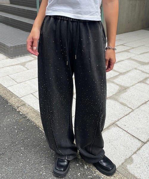 ROGER AND RAW(ロジャーアンドロウ)の「ラインストーン ワイドスウェットパンツ(スウェットパンツ・レディース・ブラック/グレー・FREE)」の3枚目の写真