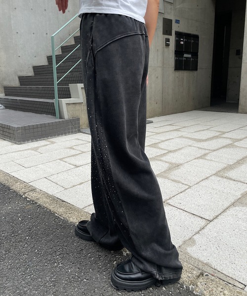 ROGER AND RAW(ロジャーアンドロウ)の「ラインストーン ワイドスウェットパンツ(スウェットパンツ・レディース・ブラック/グレー・FREE)」の6枚目の写真