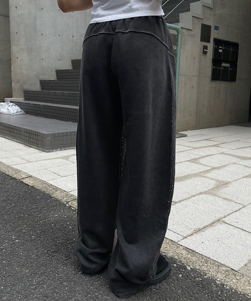 ROGER AND RAW(ロジャーアンドロウ)の「ラインストーン ワイドスウェットパンツ(スウェットパンツ・レディース・ブラック/グレー・FREE)」の7枚目の写真
