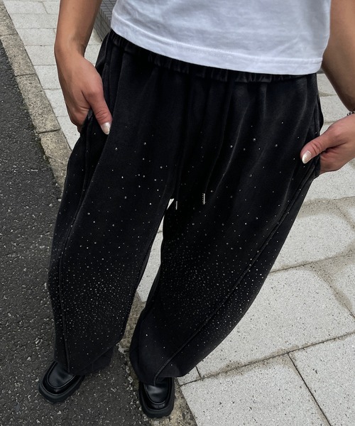 ROGER AND RAW(ロジャーアンドロウ)の「ラインストーン ワイドスウェットパンツ(スウェットパンツ・レディース・ブラック/グレー・FREE)」の9枚目の写真