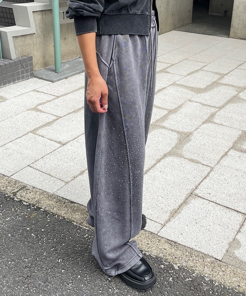 ROGER AND RAW(ロジャーアンドロウ)の「ラインストーン ワイドスウェットパンツ(スウェットパンツ・レディース・ブラック/グレー・FREE)」の17枚目の写真