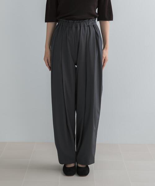 URBAN RESEARCH ROSSO WOMEN（アーバンリサーチ　ロッソ）の「ELENDEEK　EASY TUCK COCOON PANTS（その他パンツ・レディース・チャコールグレー・1/2）」の6枚目の写真
