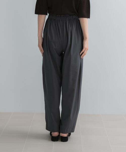 URBAN RESEARCH ROSSO WOMEN（アーバンリサーチ　ロッソ）の「ELENDEEK　EASY TUCK COCOON PANTS（その他パンツ・レディース・チャコールグレー・1/2）」の8枚目の写真