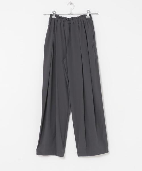 URBAN RESEARCH ROSSO WOMEN（アーバンリサーチ　ロッソ）の「ELENDEEK　EASY TUCK COCOON PANTS（その他パンツ・レディース・チャコールグレー・1/2）」の9枚目の写真