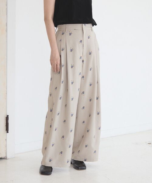 AMERICAN HOLIC（アメリカンホリック）の「フラワー柄刺繍パンツ＜セットアップ＞（その他パンツ・レディース・ベージュ/ブラウン・M/L）」の7枚目の写真