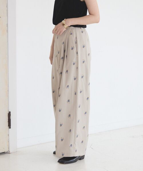 AMERICAN HOLIC（アメリカンホリック）の「フラワー柄刺繍パンツ＜セットアップ＞（その他パンツ・レディース・ベージュ/ブラウン・M/L）」の8枚目の写真