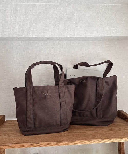 AS KNOW AS plus(アズノゥアズプラス)の「PLUS. ロゴ刺繍キャンバストートバッグM 【UNISEX ITEM】(トートバッグ・レディース・ブラウン/アイボリー/グリーン/ピンク・FREE)」の13枚目の写真