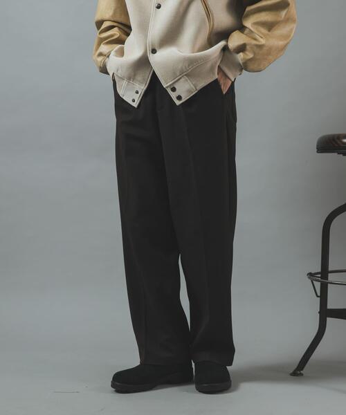 ITEMS URBANRESEARCH(アイテムズ アーバンリサーチ)の「ワンタックカルゼストレートパンツ(その他パンツ・メンズ・ダークブラウン/ブラック/ネイビー・MEDIUM/LARGE/SMALL)」の2枚目の写真