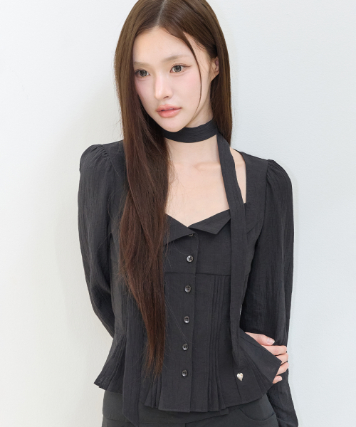 ILLIGO(イリゴ)の「ピンタックフレアブラウス VLACK(シャツ/ブラウス・レディース・その他・SMALL/MEDIUM)」の2枚目の写真