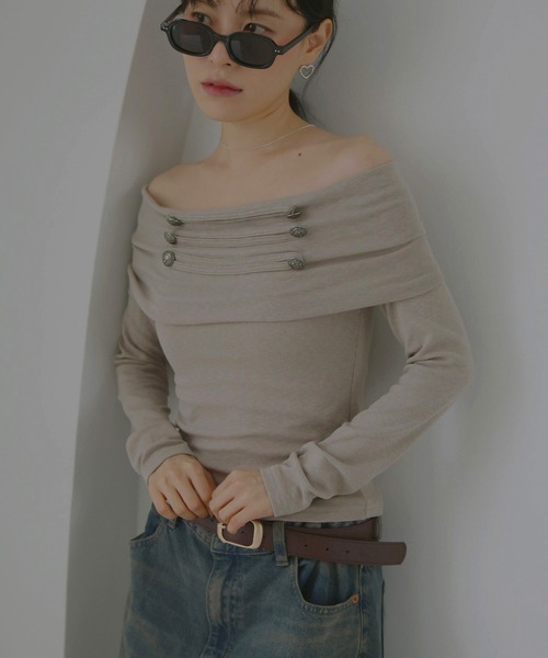 Mili affinity(ミリアフィニティー)の「ナポレオンオフショルロングスリーブTシャツ(Tシャツ/カットソー・レディース・ベージュ/ブラウン/ブラック・FREE)」の16枚目の写真