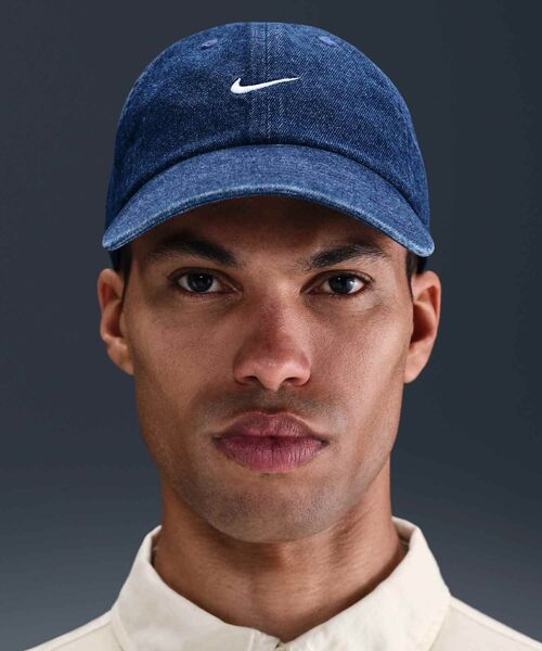 NIKE(ナイキ)の「ナイキ クラブ アンストラクチャード デニム キャップ / Nike Club Unstructured Denim Cap HF0383-419 College Navy(キャップ・メンズ・ネイビー・L/XL/M/L/S/M)」の3枚目の写真