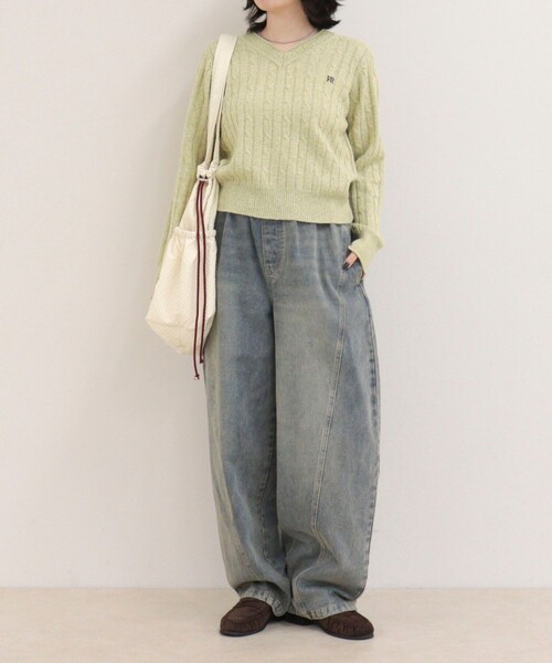 fredy emue(フレディエミュ)の「FR刺しゅうケーブル柄Vネックニットプルオーバー(ニット/セーター・レディース・グレー系その他2/グレー系その他/パープル系その他/グリーン系その他・38)」の5枚目の写真