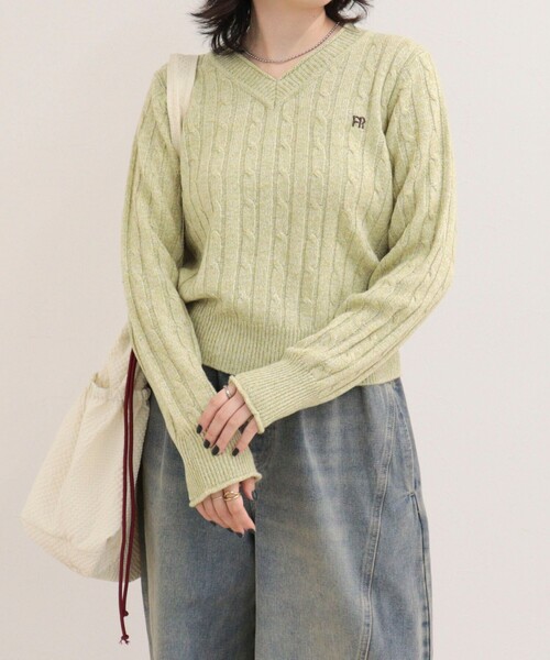 fredy emue(フレディエミュ)の「FR刺しゅうケーブル柄Vネックニットプルオーバー(ニット/セーター・レディース・グレー系その他2/グレー系その他/パープル系その他/グリーン系その他・38)」の10枚目の写真