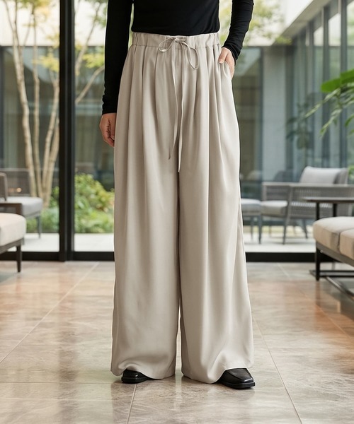 STYLE DELI(スタイルデリ)の「【セット対応】微光沢ツイル裏付きドレープパンツ(その他パンツ・レディース・ライトグレー/グレー系その他/ブラウン系その他/ブラック・FREE)」の3枚目の写真