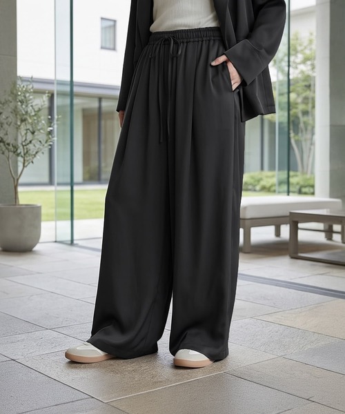 STYLE DELI(スタイルデリ)の「【セット対応】微光沢ツイル裏付きドレープパンツ(その他パンツ・レディース・ライトグレー/グレー系その他/ブラウン系その他/ブラック・FREE)」の1枚目の写真