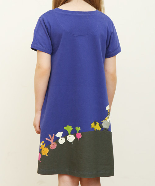 Design Tshirts Store graniph(デザイン ティーシャツ ストア グラニフ)の「コラボレーションAラインキッズワンピース/五味太郎(かぶさんとんだ)(ワンピース・キッズ・パープル・110/130/90)」の6枚目の写真