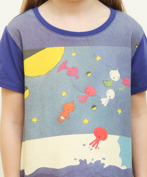 Design Tshirts Store graniph(デザイン ティーシャツ ストア グラニフ)の「コラボレーションAラインキッズワンピース/五味太郎(かぶさんとんだ)(ワンピース・キッズ・パープル・110/130/90)」の2枚目の写真