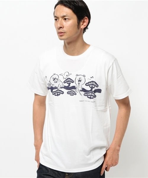 MEDICOM TOY（メディコムトイ）の「FABRICK【SUZUKI HIROYUKI】 TEE SHIRTS "NAGOMI”（Tシャツ/カットソー・メンズ・アッシュグレー/ホワイト×ネイビー/ホワイト×ピンク/ホワイト系その他・MEDIUM/SMALL/LARGE/X-SMALL）」の2枚目の写真