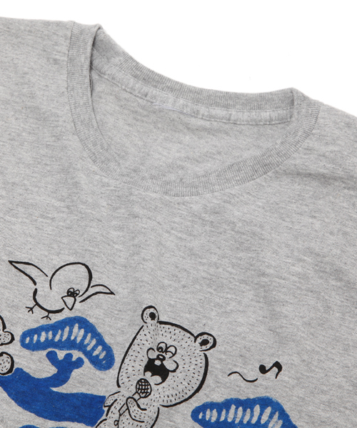 MEDICOM TOY（メディコムトイ）の「FABRICK【SUZUKI HIROYUKI】 TEE SHIRTS "NAGOMI”（Tシャツ/カットソー・メンズ・アッシュグレー/ホワイト×ネイビー/ホワイト×ピンク/ホワイト系その他・MEDIUM/SMALL/LARGE/X-SMALL）」の6枚目の写真