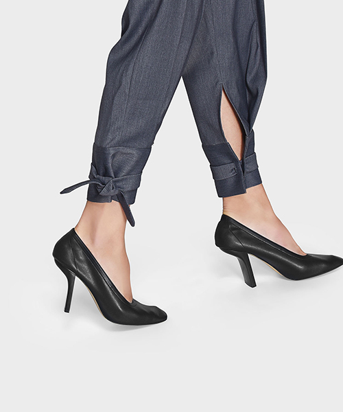 CHARLES & KEITH(チャールズ & キース)の「テパードヒールフィットパンプス / TAPERED HEEL FITTED PUMPS(パンプス・レディース・ブラック/レンガ・23.5cm/23cm/24.5cm)」の5枚目の写真