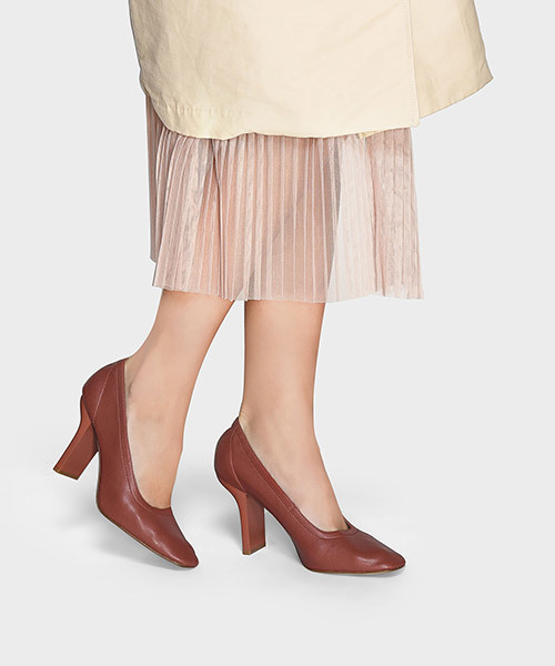 CHARLES & KEITH(チャールズ & キース)の「テパードヒールフィットパンプス / TAPERED HEEL FITTED PUMPS(パンプス・レディース・ブラック/レンガ・23.5cm/23cm/24.5cm)」の14枚目の写真
