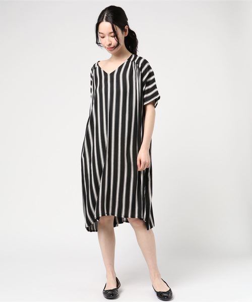 rps（アールピーエス）の「レーヨンＶネック半袖ワンピース（ワンピース・レディース・チャコールグレー/ブラック/ブルー/グリーン/ダークベージュ/グレー/ブラック系その他2/マスタード・M）」の18枚目の写真