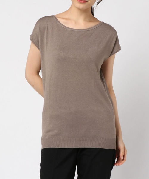 Pierrot（ピエロ）の「選べる2ネックシルクタッチフレンチスリーブニット Vネック クルーネック ウォッシャブル（ニット/セーター・レディース・オフホワイト/ブラック/シルバーグレー/ネイビー/ブルー系その他/ライトパープル/ピンク系その他/ブラウン/バーガンディー/サーモンピンク/ピンク系その他2/ブルー系その他3/ブルー系その他2/ベージュ系その他2/オレンジ系その他/ホワイト系その他/ブラック系その他/グレー系その他/オレンジ/グレー/ベージュ系その他/パープル系その他/ブルー系その他5/ブルー系その他4/ブラウン系その他/グリーン系その他/ベージュ系その他3/ベージュ系その他5/ベージュ系その他6/ライトグリーン/ベージュ系その他4/レッド系その他/ブラウン系その他2/ダークブラウン/ブラウン系/ミント/ピンク系/モカ/ピンク/グリーン系/グリーン系その他2/グリーン/パープル系その他2/グリーン系その他3/グリーン系その他4/ラベンダー/ピンク系その他3/ピンク系その他4/グレー系その他3/ライトピンク/ピンク系その他5/グレー系その他2・M/L）」の18枚目の写真