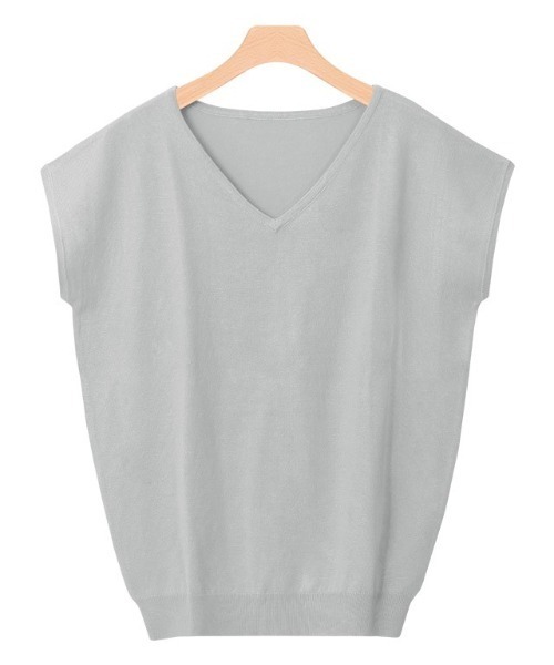 Pierrot（ピエロ）の「選べる2ネックシルクタッチフレンチスリーブニット Vネック クルーネック ウォッシャブル（ニット/セーター・レディース・オフホワイト/ブラック/シルバーグレー/ネイビー/ブルー系その他/ライトパープル/ピンク系その他/ブラウン/バーガンディー/サーモンピンク/ピンク系その他2/ブルー系その他3/ブルー系その他2/ベージュ系その他2/オレンジ系その他/ホワイト系その他/ブラック系その他/グレー系その他/オレンジ/グレー/ベージュ系その他/パープル系その他/ブルー系その他5/ブルー系その他4/ブラウン系その他/グリーン系その他/ベージュ系その他3/ベージュ系その他5/ベージュ系その他6/ライトグリーン/ベージュ系その他4/レッド系その他/ブラウン系その他2/ダークブラウン/ブラウン系/ミント/ピンク系/モカ/ピンク/グリーン系/グリーン系その他2/グリーン/パープル系その他2/グリーン系その他3/グリーン系その他4/ラベンダー/ピンク系その他3/ピンク系その他4/グレー系その他3/ライトピンク/ピンク系その他5/グレー系その他2・M/L）」の7枚目の写真