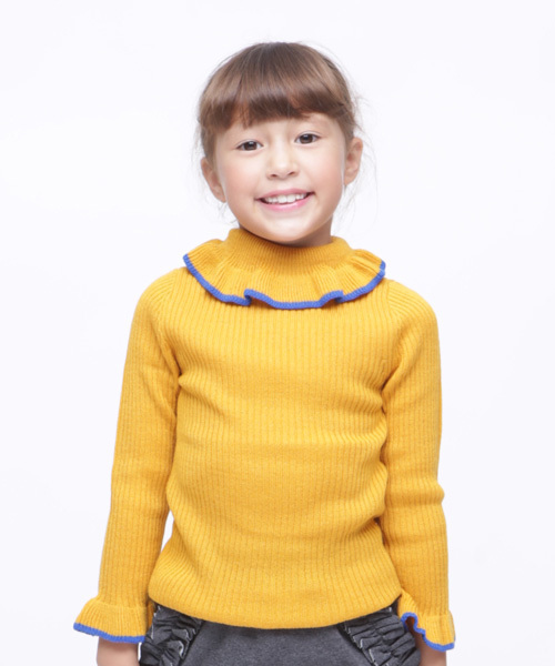 RUGGEDWORKS（ラゲッドワークス）の「【親子お揃い】フリルタートルネック無地（ニット/セーター・キッズ・ブラック/グレー/オフホワイト/イエロー/ローズ/ブルーグリーン・90cm/110cm/100cm/120cm/130cm/140cm/150cm）」の5枚目の写真