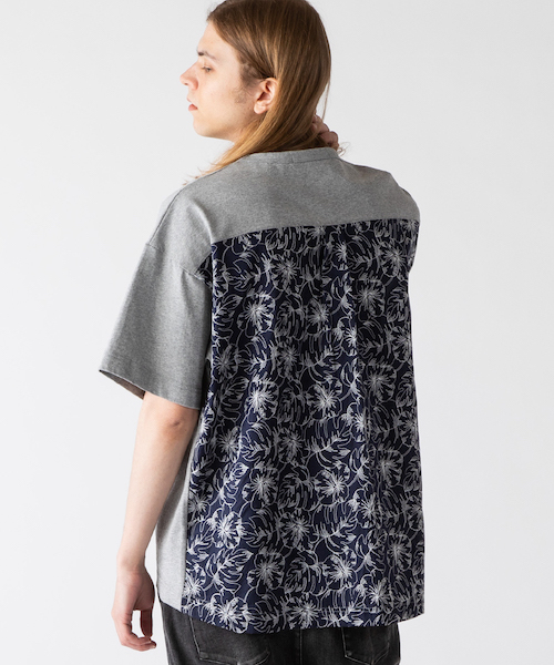 rehacer(レアセル)の「rehacer : Flower Back Tuck Wide CS / フラワー バックタック ワイド カットソー(Tシャツ/カットソー・メンズ・ホワイト/ブラック/グレー・SMALL/MEDIUM/LARGE)」の3枚目の写真