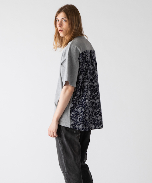 rehacer(レアセル)の「rehacer : Flower Back Tuck Wide CS / フラワー バックタック ワイド カットソー(Tシャツ/カットソー・メンズ・ホワイト/ブラック/グレー・SMALL/MEDIUM/LARGE)」の5枚目の写真