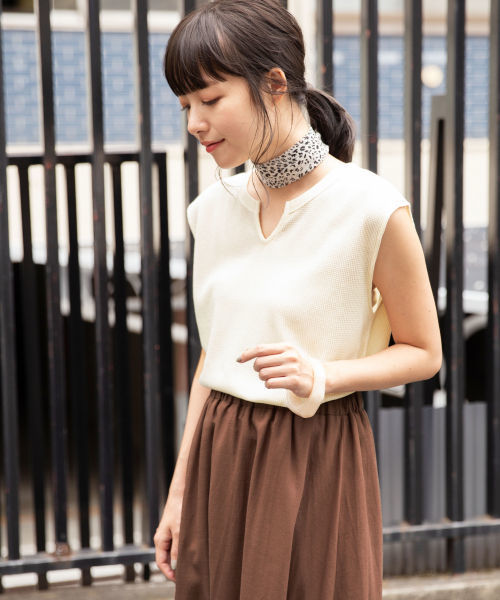 LOWRYS FARM（ローリーズファーム）の「ピグメントワッフルＳＳ　838595（Tシャツ/カットソー・レディース・アイボリー/ブラック/ベージュ/パープル・FREE）」の2枚目の写真