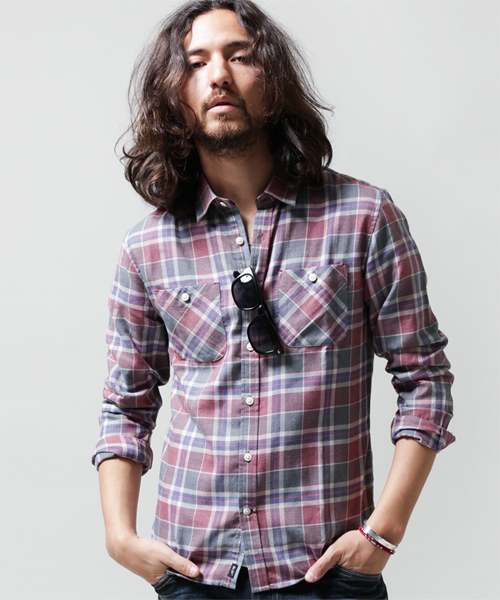 NANO universe（ナノユニバース）の「ヴィンテージライクチェックシャツ（シャツ/ブラウス・メンズ・サックスブルー/グリーン/ダークグリーン/ターコイズブルー/イエロー/レッド/チャコール・MEDIUM/SMALL/X-LARGE/LARGE）」の2枚目の写真