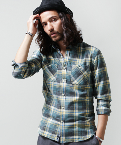 NANO universe（ナノユニバース）の「ヴィンテージライクチェックシャツ（シャツ/ブラウス・メンズ・サックスブルー/グリーン/ダークグリーン/ターコイズブルー/イエロー/レッド/チャコール・MEDIUM/SMALL/X-LARGE/LARGE）」の3枚目の写真