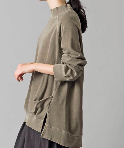 OMNES(オムネス)の「ピグメントバイオ加工 スウェット裏毛ボトルネックプルオーバー(Tシャツ/カットソー・レディース・ネイビー/カーキ/モカ/ブラック・FREE)」の9枚目の写真