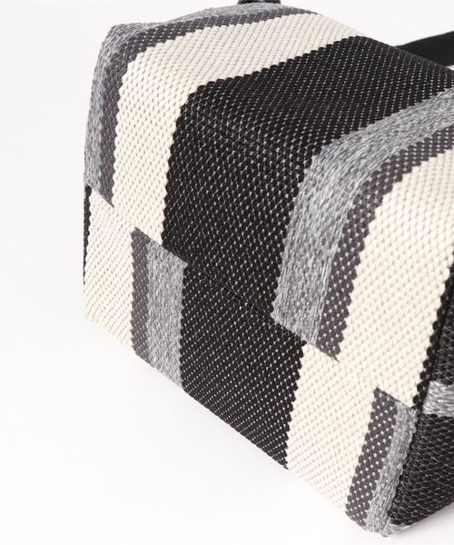 VitaFelice（ヴィータフェリーチェ）の「ストライプ2way巾着ショルダーバッグ（ショルダーバッグ・レディース・ブラック/ブラウン/グリーン/キャメル・FREE）」の5枚目の写真