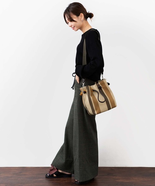 VitaFelice（ヴィータフェリーチェ）の「ストライプ2way巾着ショルダーバッグ（ショルダーバッグ・レディース・ブラック/ブラウン/グリーン/キャメル・FREE）」の13枚目の写真