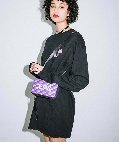 X-girl(エックスガール)の「MILLS LOGO HARD CASE(ショルダーバッグ)」|パープル