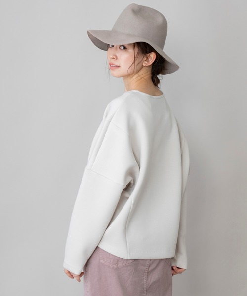 Munich(ミューニック)の「ダブルニットツイルラウンドネックプルオーバー(セットアップ可)(Tシャツ/カットソー・レディース・ブラック/ブラウン/ブラック×ホワイト/グレイッシュベージュ・FREE)」の9枚目の写真