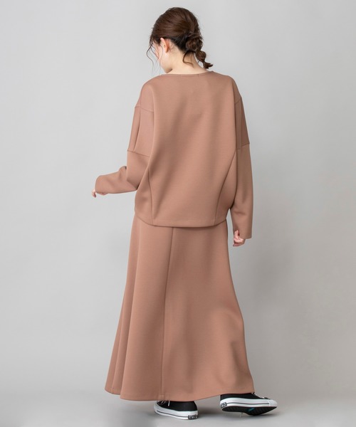 Munich(ミューニック)の「ダブルニットツイルラウンドネックプルオーバー(セットアップ可)(Tシャツ/カットソー・レディース・ブラック/ブラウン/ブラック×ホワイト/グレイッシュベージュ・FREE)」の11枚目の写真