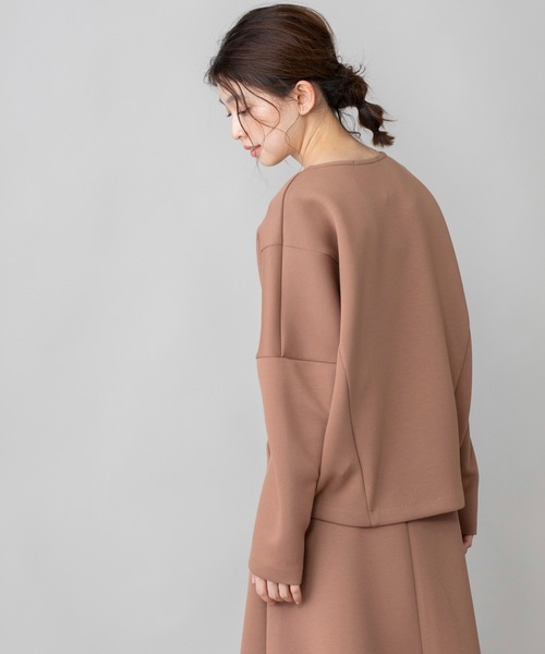 Munich(ミューニック)の「ダブルニットツイルラウンドネックプルオーバー(セットアップ可)(Tシャツ/カットソー・レディース・ブラック/ブラウン/ブラック×ホワイト/グレイッシュベージュ・FREE)」の13枚目の写真