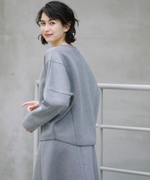 Munich(ミューニック)の「ダブルニットツイルラウンドネックプルオーバー(セットアップ可)(Tシャツ/カットソー・レディース・ブラック/ブラウン/ブラック×ホワイト/グレイッシュベージュ・FREE)」の20枚目の写真