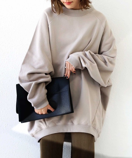 antiqua(アンティカ)の「超ビッグシルエット!コクーントップス(スウェット・レディース・グレイッシュベージュ/アッシュ/アイボリー/カーキ/ブルー系その他/オレンジ/パープル/グリーン系その他・FREE)」の4枚目の写真