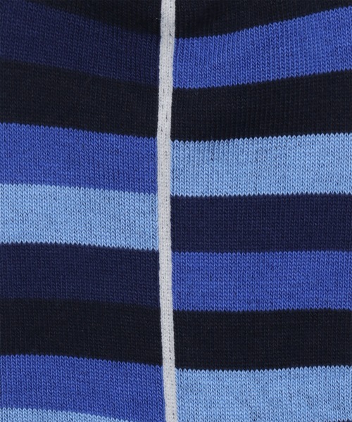 LANVIN en Bleu（ランバンオンブルー）の「グラデーションボーダー アンクルソックス（ソックス/靴下・メンズ・ダークグリーン/ブルー・25-27）」の3枚目の写真