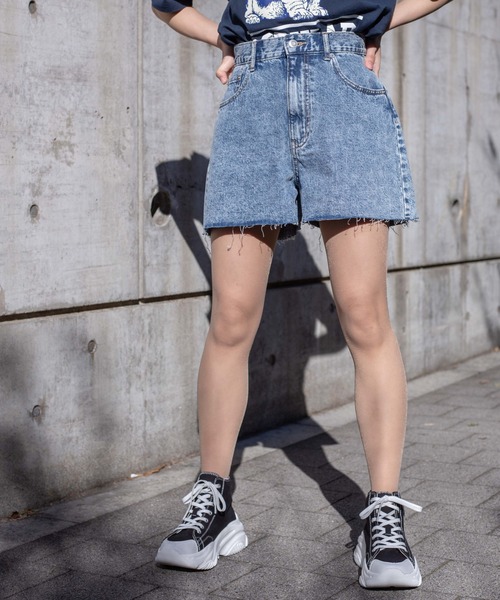 WEGO（ウィゴー）の「WEGO/ダメージショートパンツ（デニムパンツ・レディース・ホワイト/ブラック/インディゴブルー/ナチュラル/コバルトブルー/ブラック系その他/その他1/その他2/その他3/ライトインディゴブルー/ケリー/その他6/その他7・SMALL/MEDIUM/LARGE/X-SMALL）」の21枚目の写真