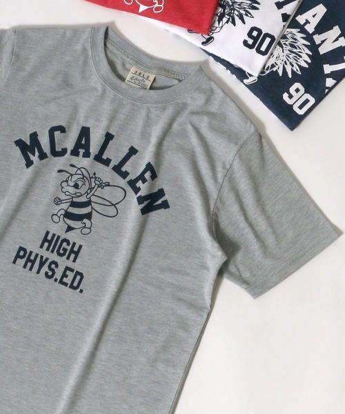 MARUKAWA（マルカワ）の「カレッジロゴ プリント 半袖Ｔシャツ（Tシャツ/カットソー・メンズ・ホワイト系その他/ブルー系その他/杢グレー/レッド系その他/ブルー系その他2/グリーン系その他/レッド系その他2/ブルー系その他3・M/L/LL）」の3枚目の写真