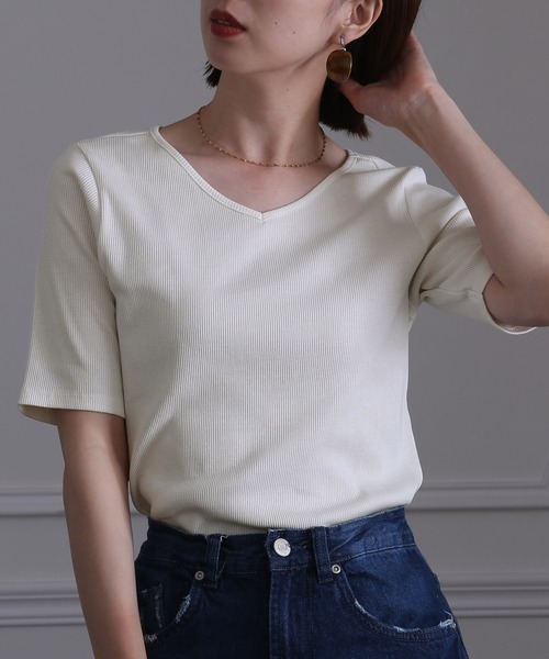 ElegChic(エレグシック)の「Vネックコットンリブトップス(Tシャツ/カットソー・レディース・オフホワイト/ベージュ/ブラック・XL/XXL/4L/M/L)」の2枚目の写真