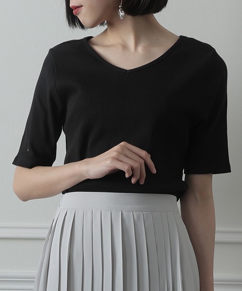 ElegChic(エレグシック)の「Vネックコットンリブトップス(Tシャツ/カットソー・レディース・オフホワイト/ベージュ/ブラック・XL/XXL/4L/M/L)」の3枚目の写真