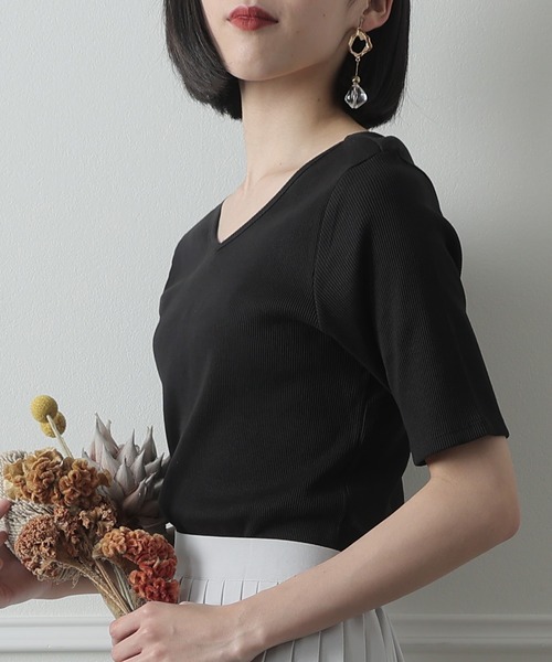ElegChic(エレグシック)の「Vネックコットンリブトップス(Tシャツ/カットソー・レディース・オフホワイト/ベージュ/ブラック・XL/XXL/4L/M/L)」の17枚目の写真